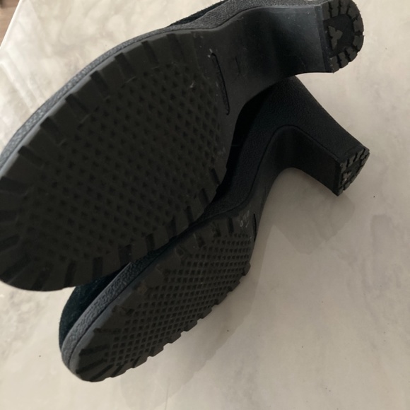 Aerosoles Ruffalo Wing Lace-Up Heeled Suede Ankle Bootie - Picture 4 of 9